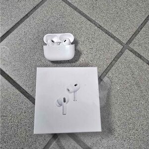 Apple White Earbud Headphones